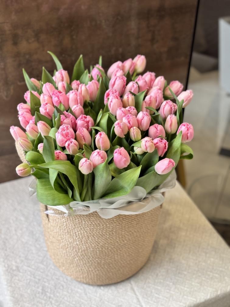 Розовые тюльпаны Кашарель в корзине №985