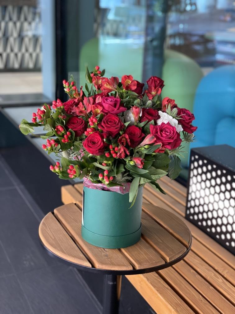 Цветы в коробке красная Классика №1023