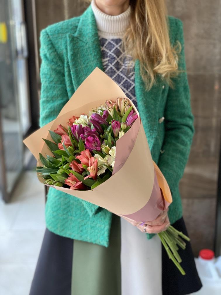 Альстромерия 11 шт №1027