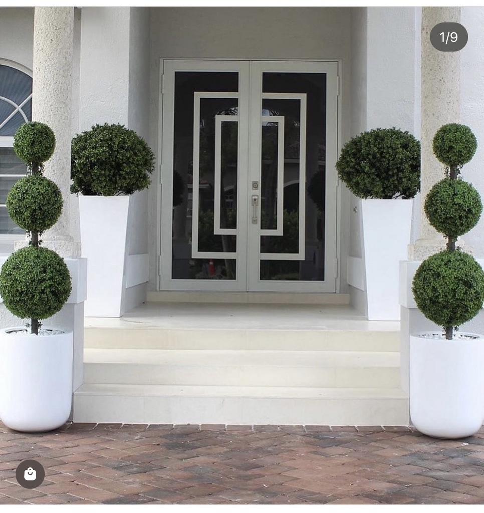 Композиционно перед входом (иск) №1046