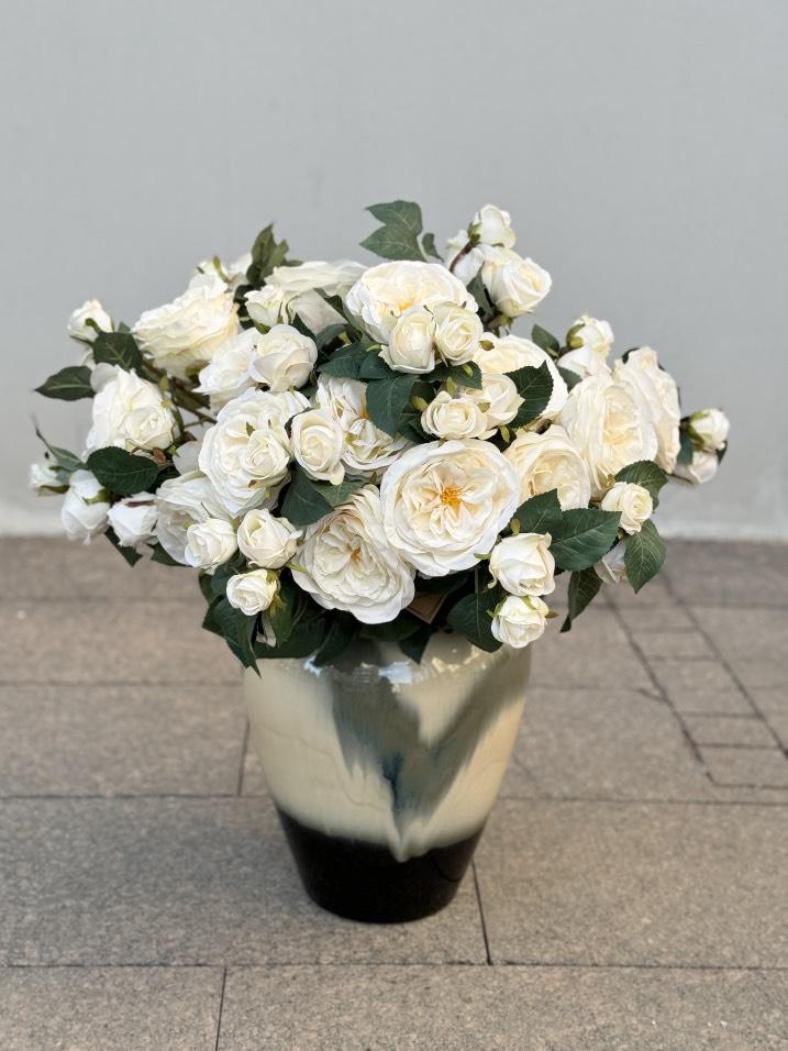 Белые садовые розы (иск) 19 шт №1055