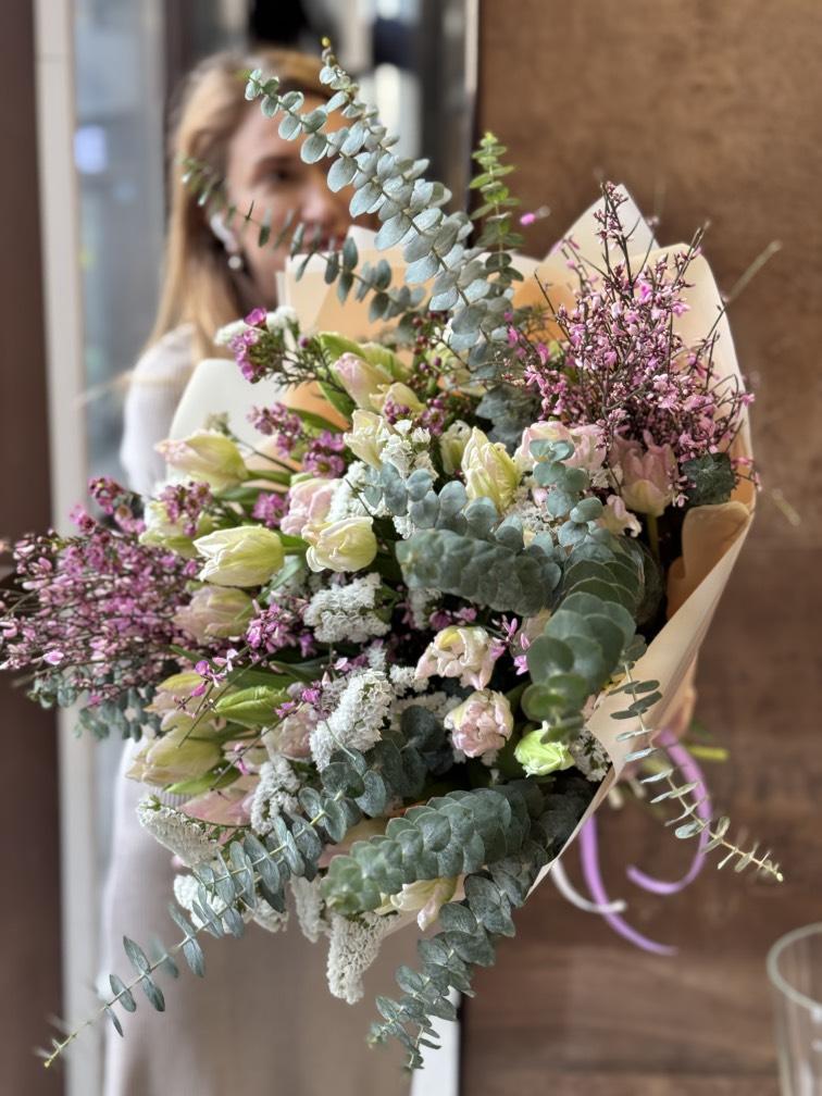 Стильный интерьерный с тюльпанами №1200