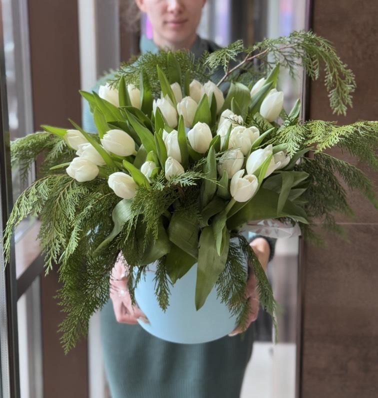 НГ композиция с белыми тюльпанами №1289