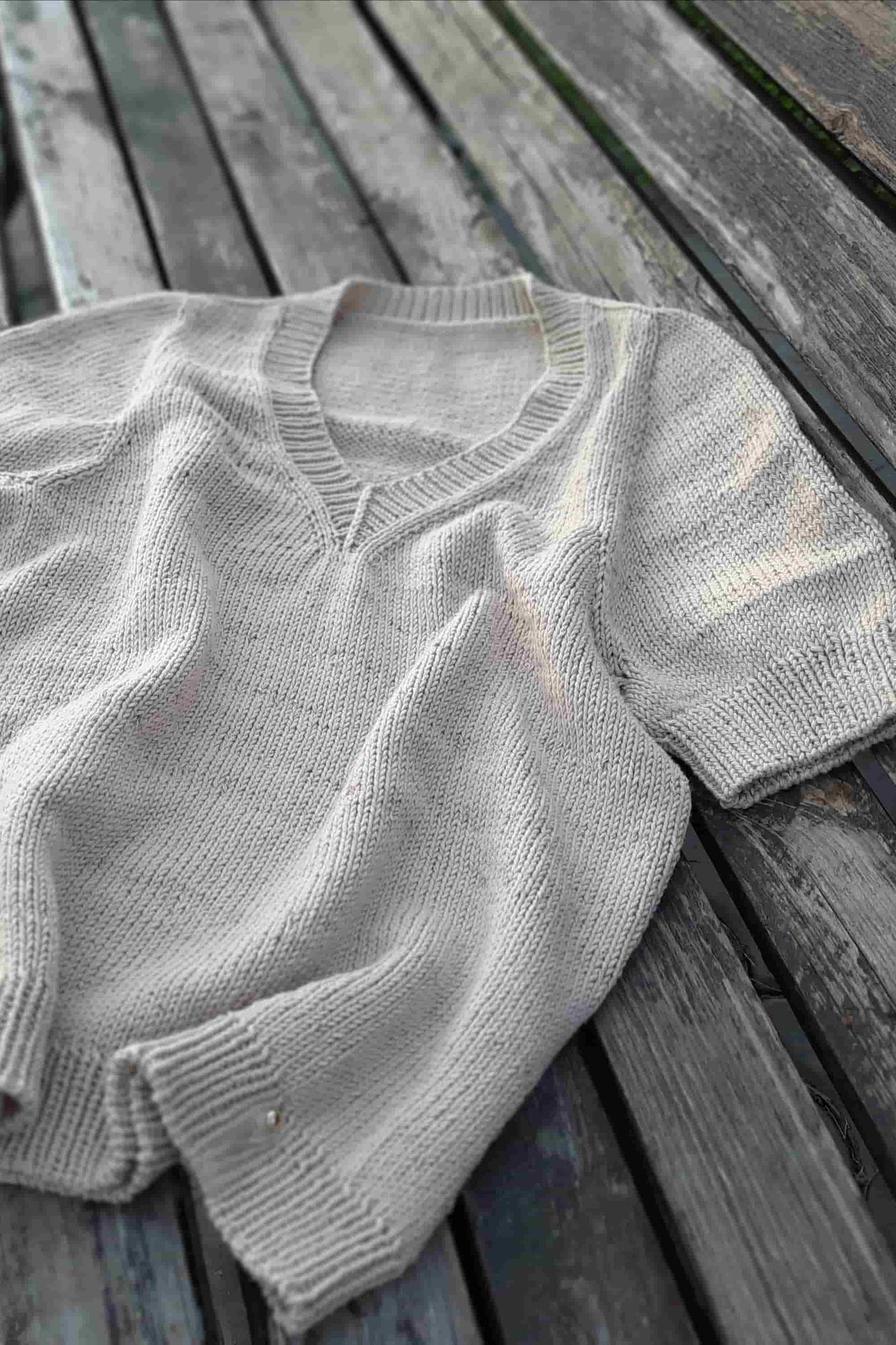 Fleur — аккуратная планка края низа крупным планом.