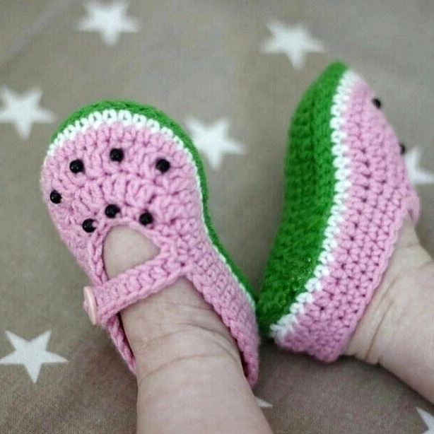 Бесплатное описание - пинетки Арбузики крючком