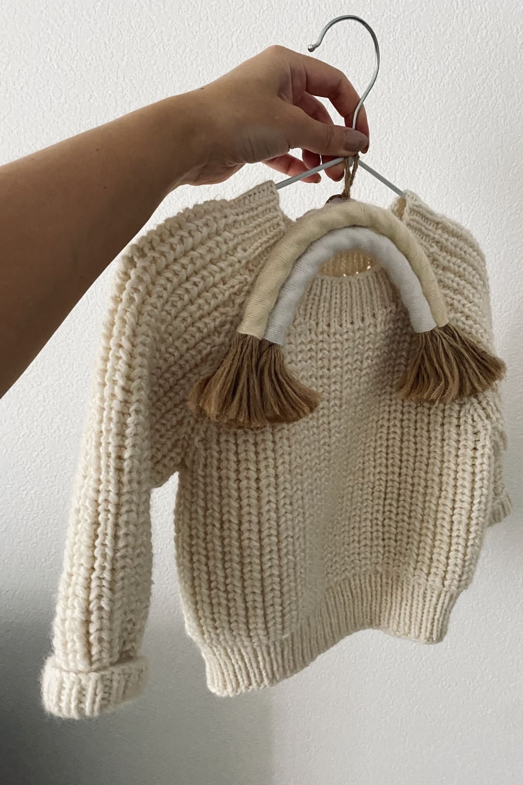 Крупный план узора: эластичная полупатентная резинка на спицах 5 мм