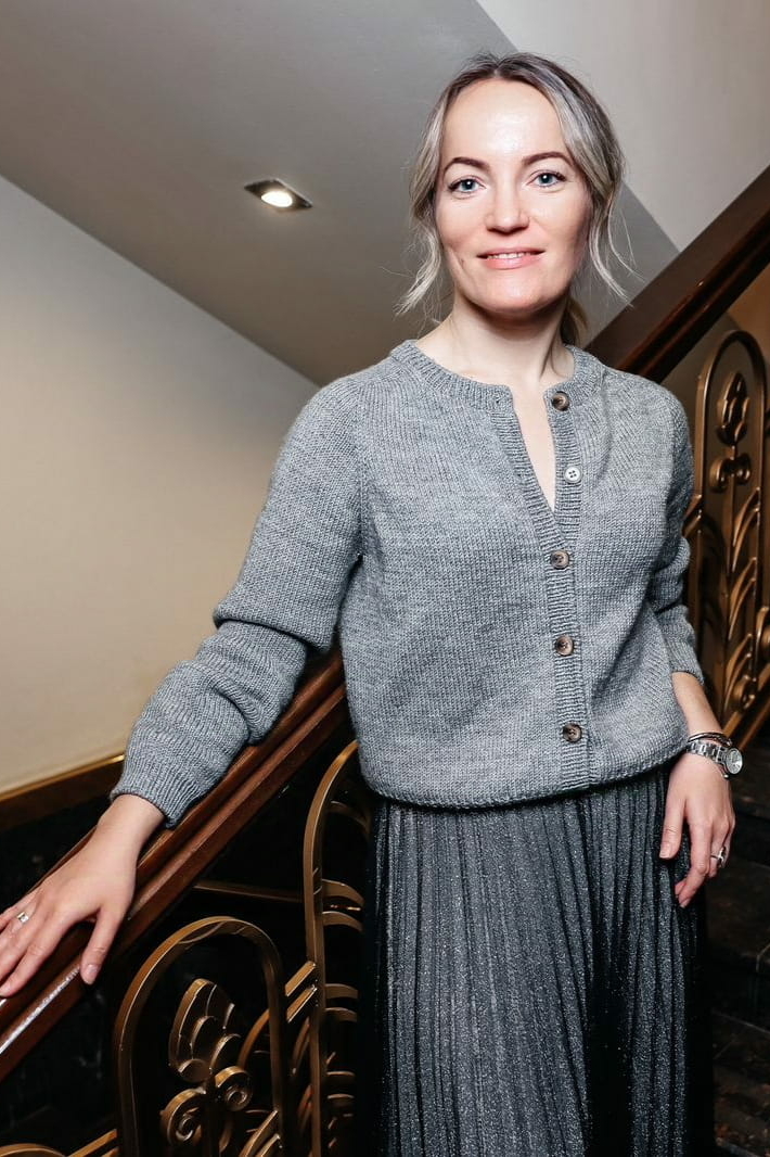 Готовый кардиган с длинными рукавами (размер S) из мериносовой пряжи серого цвета