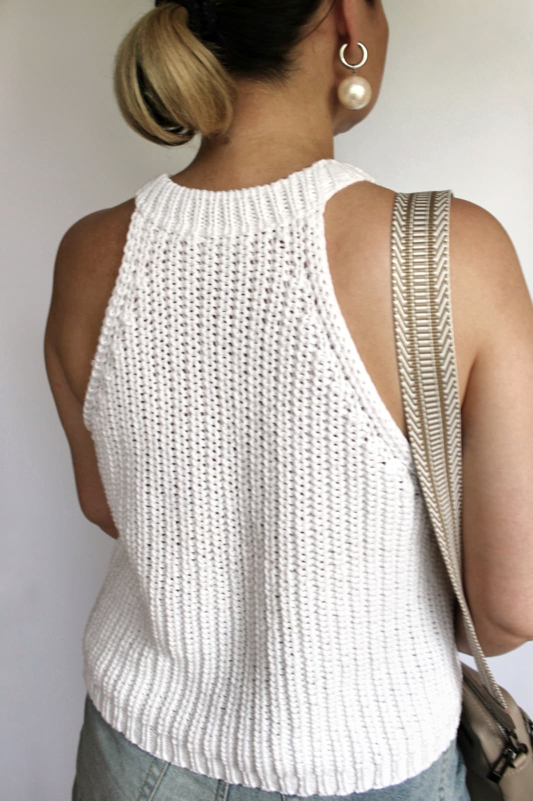 Топ белого цвета: роскошный акцент вязаного изделия