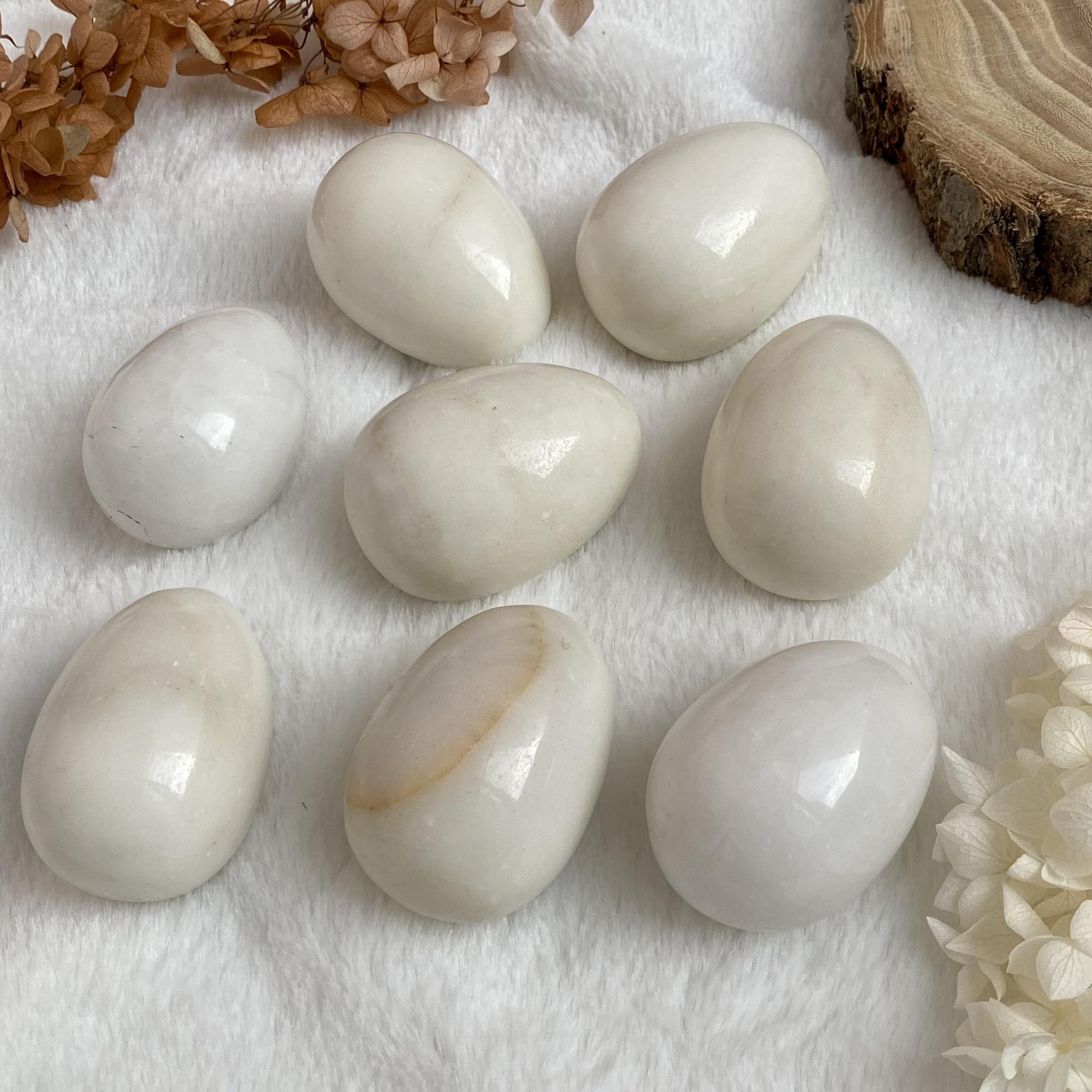 Яйцо из молочного кальцита