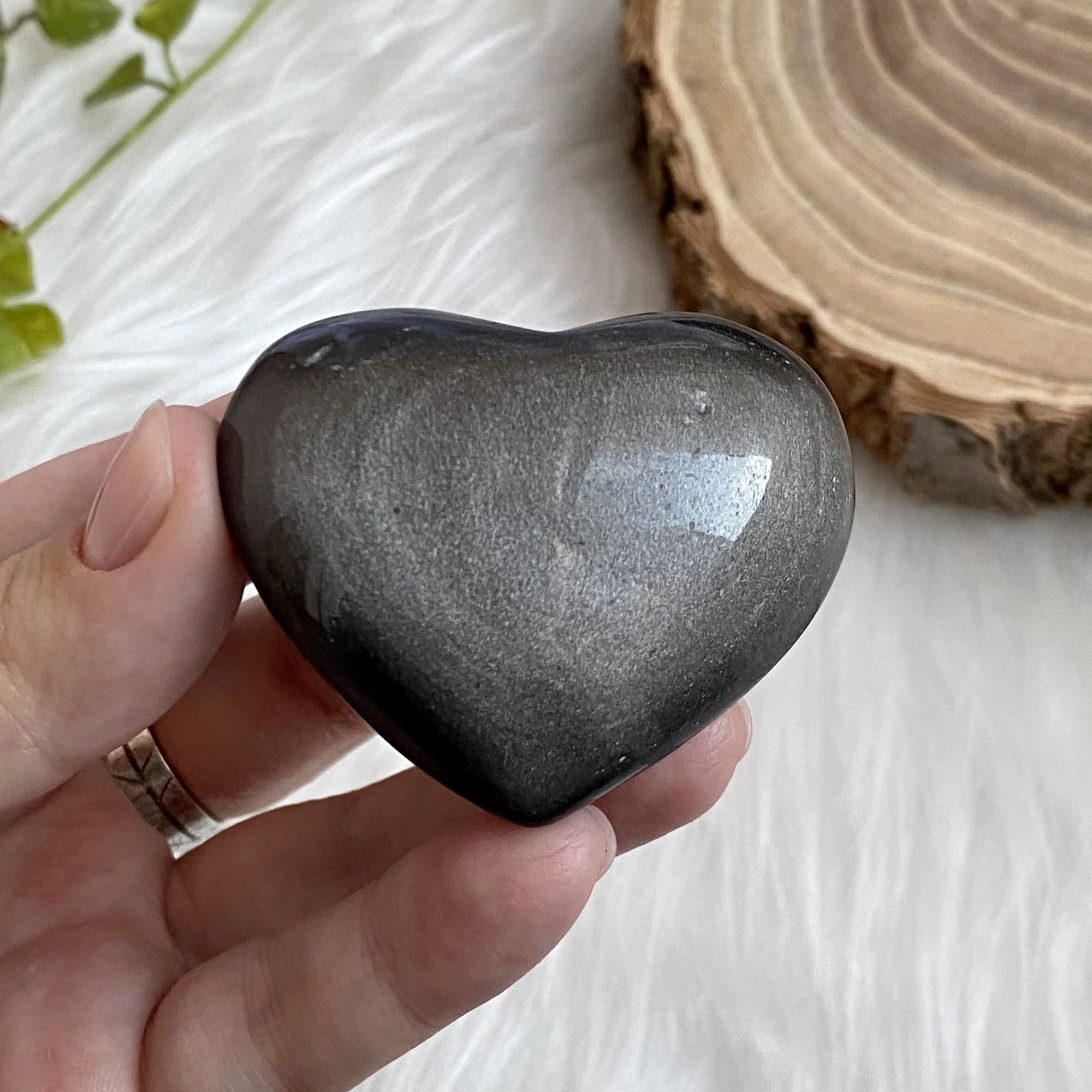 Сердечко из серебристого обсидиана