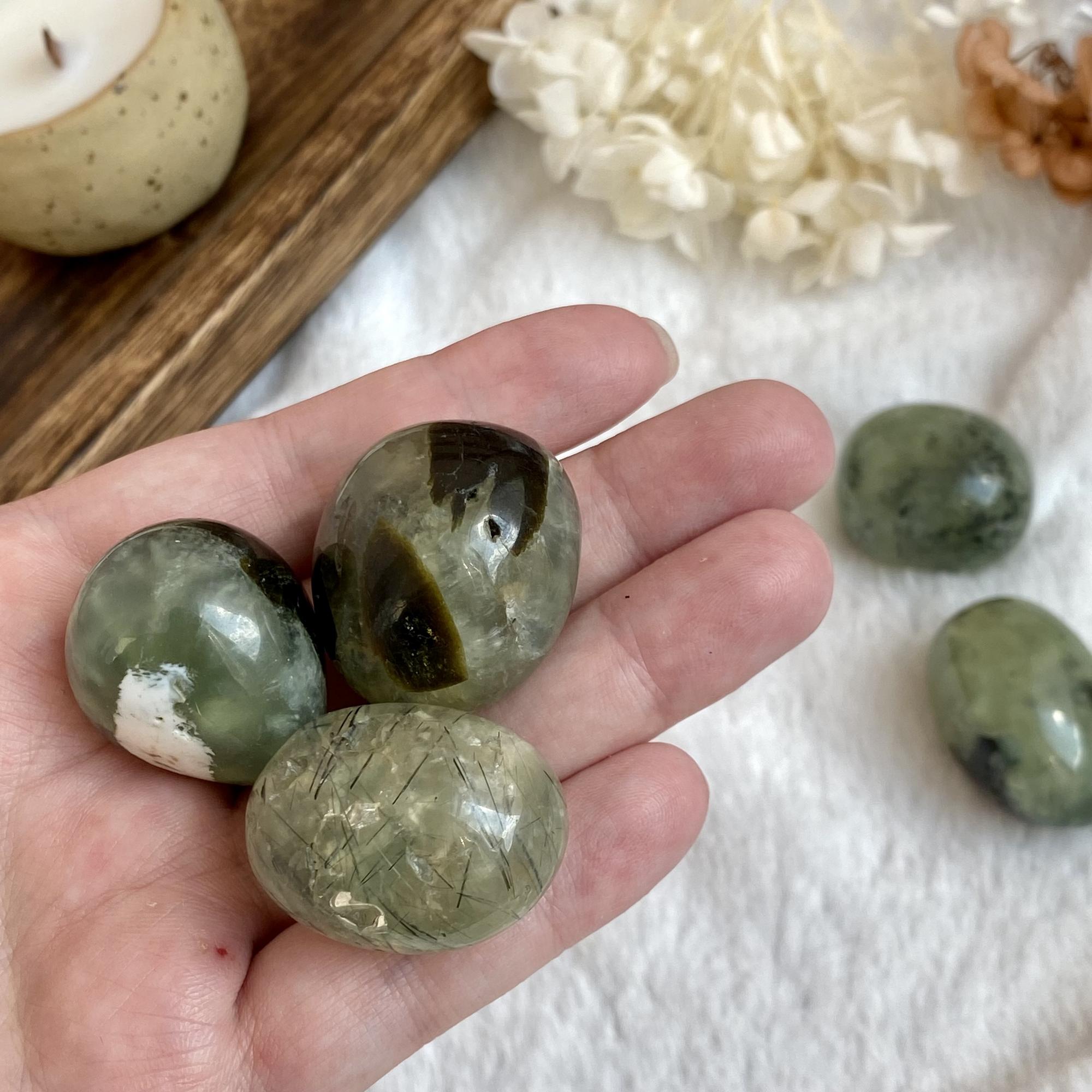 Галтовка пренита с эпидотом