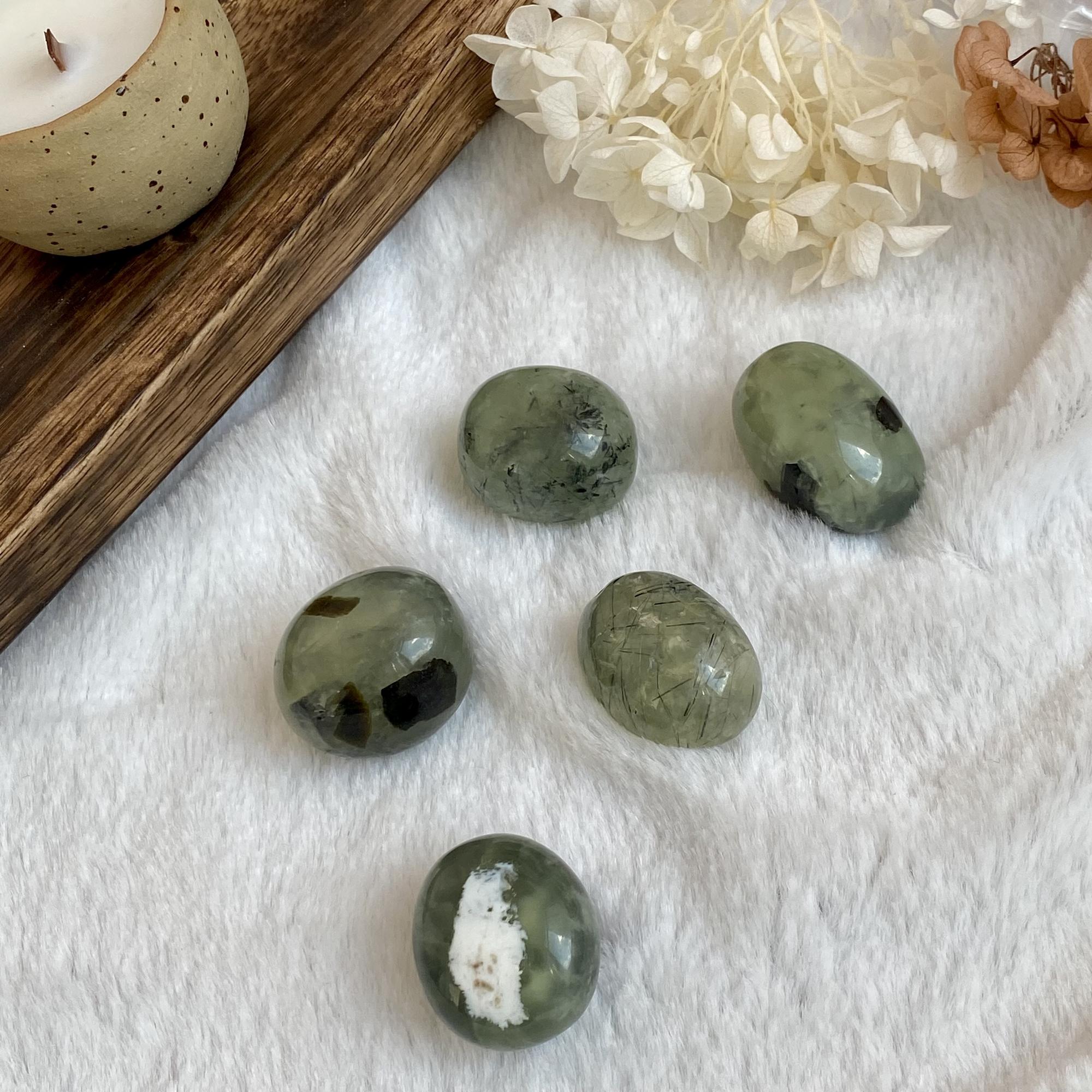 Галтовка пренита с эпидотом