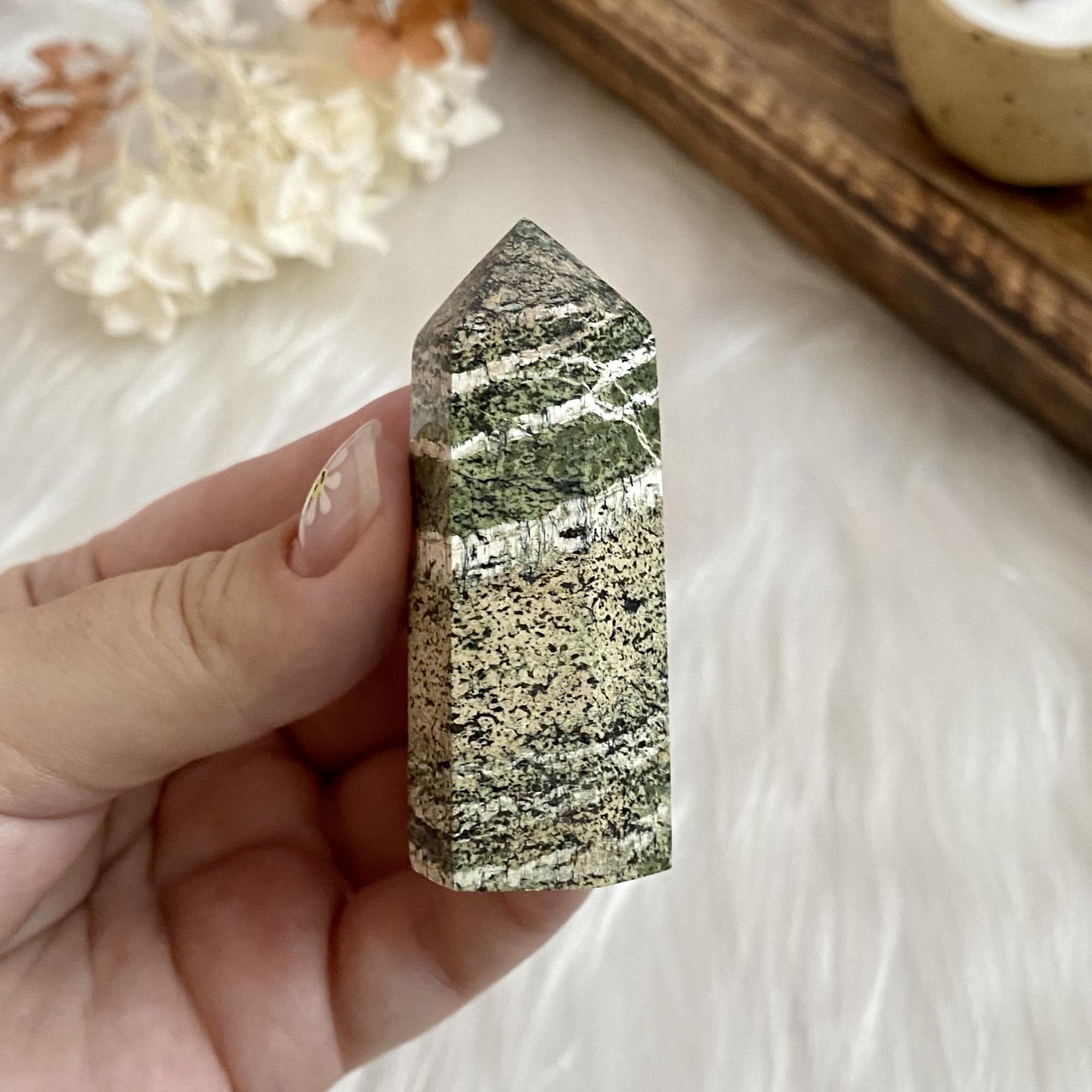 Кристалл из змеевика с асбестом