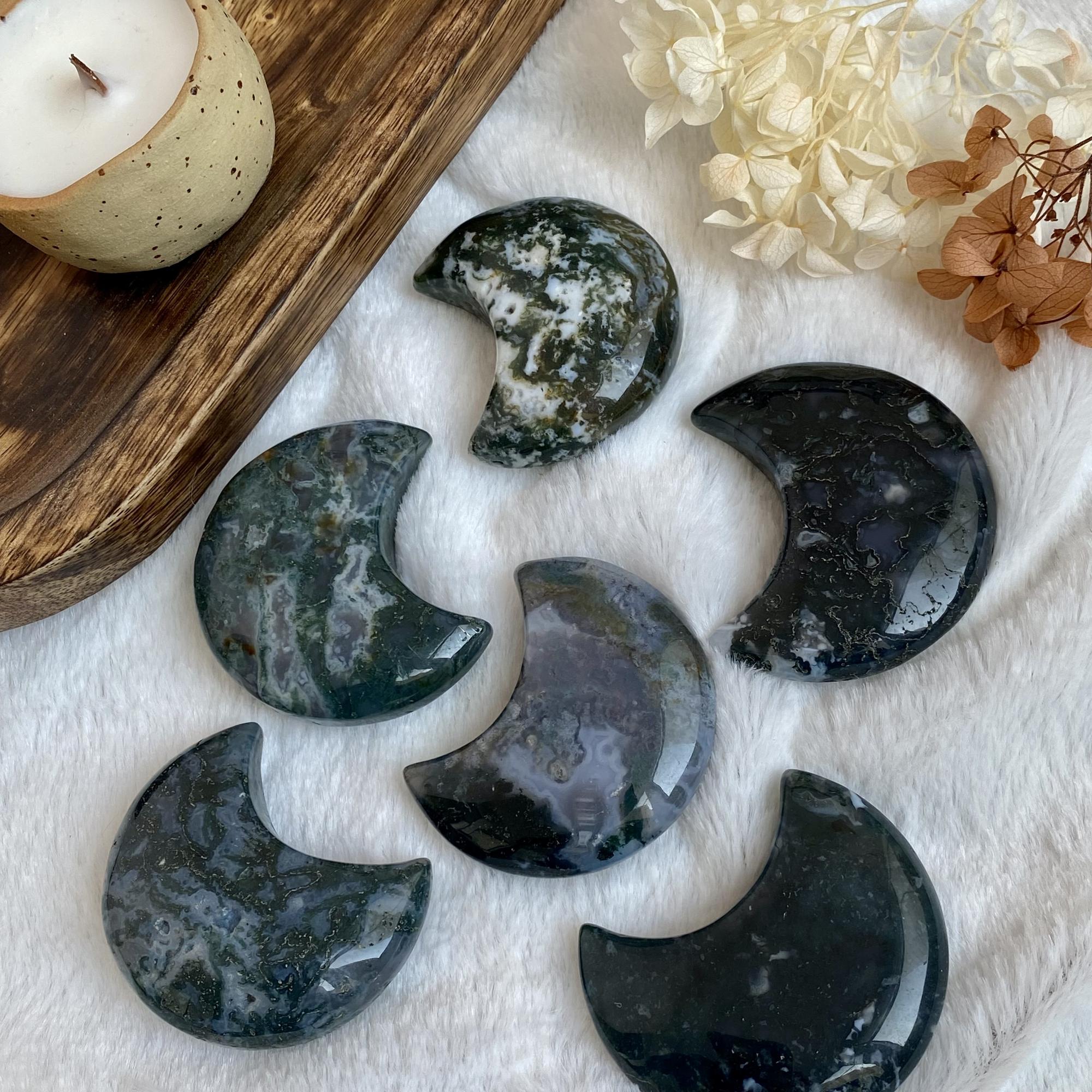 Полумесяц из мохового агата