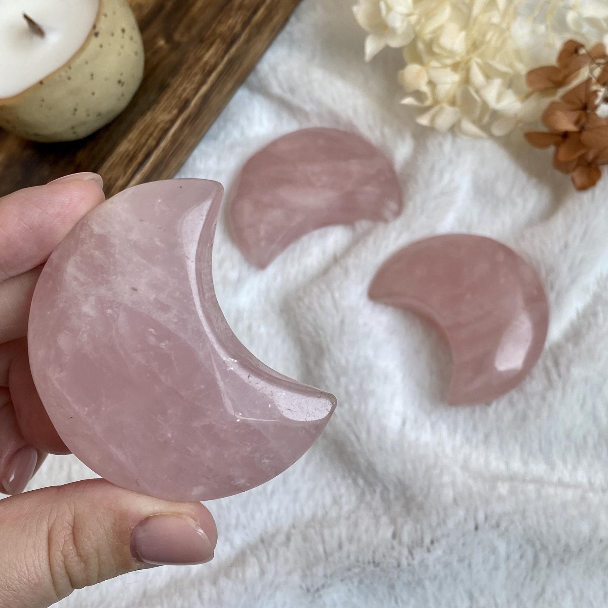 Полумесяц из розового кварца