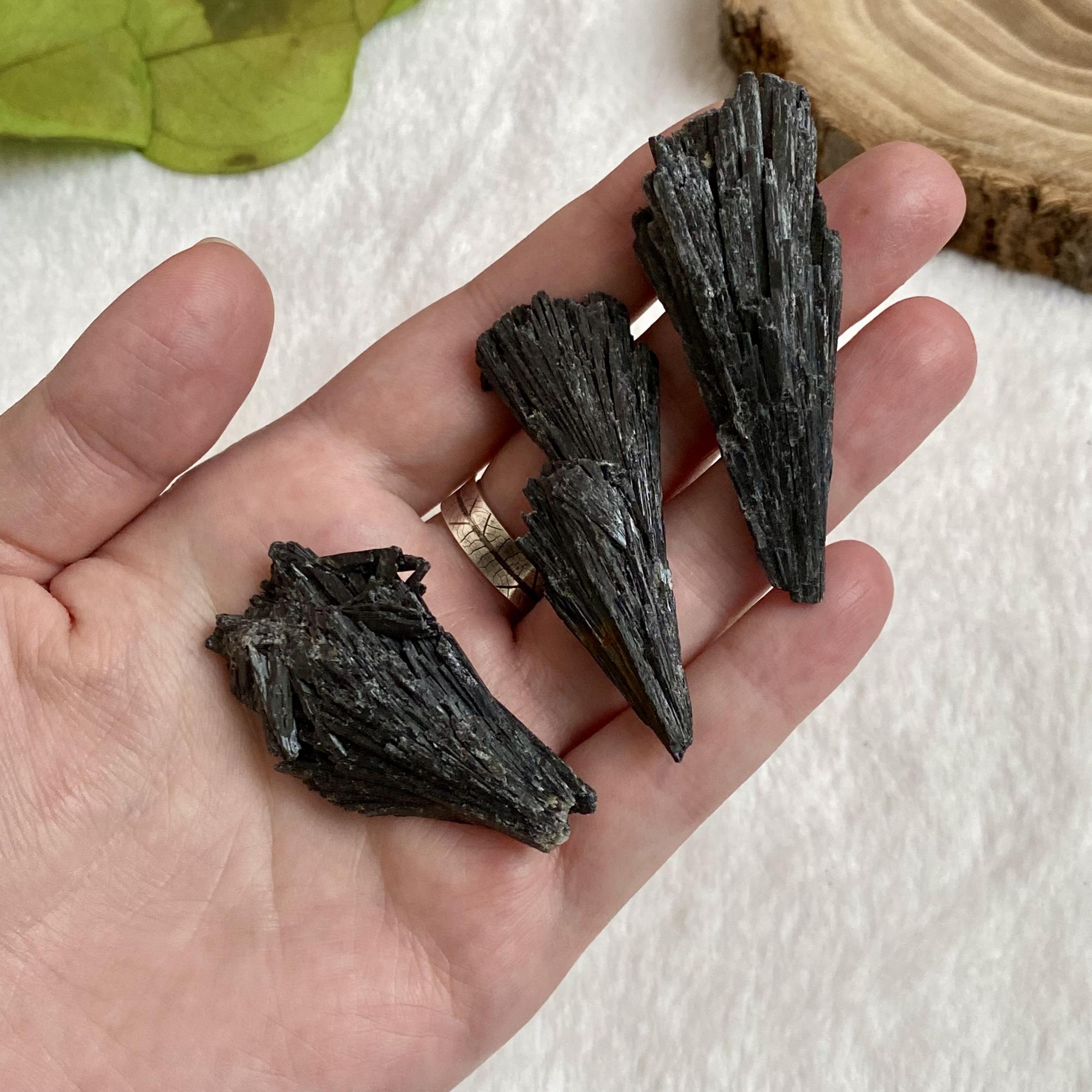 Кианит «ведьмина метла»