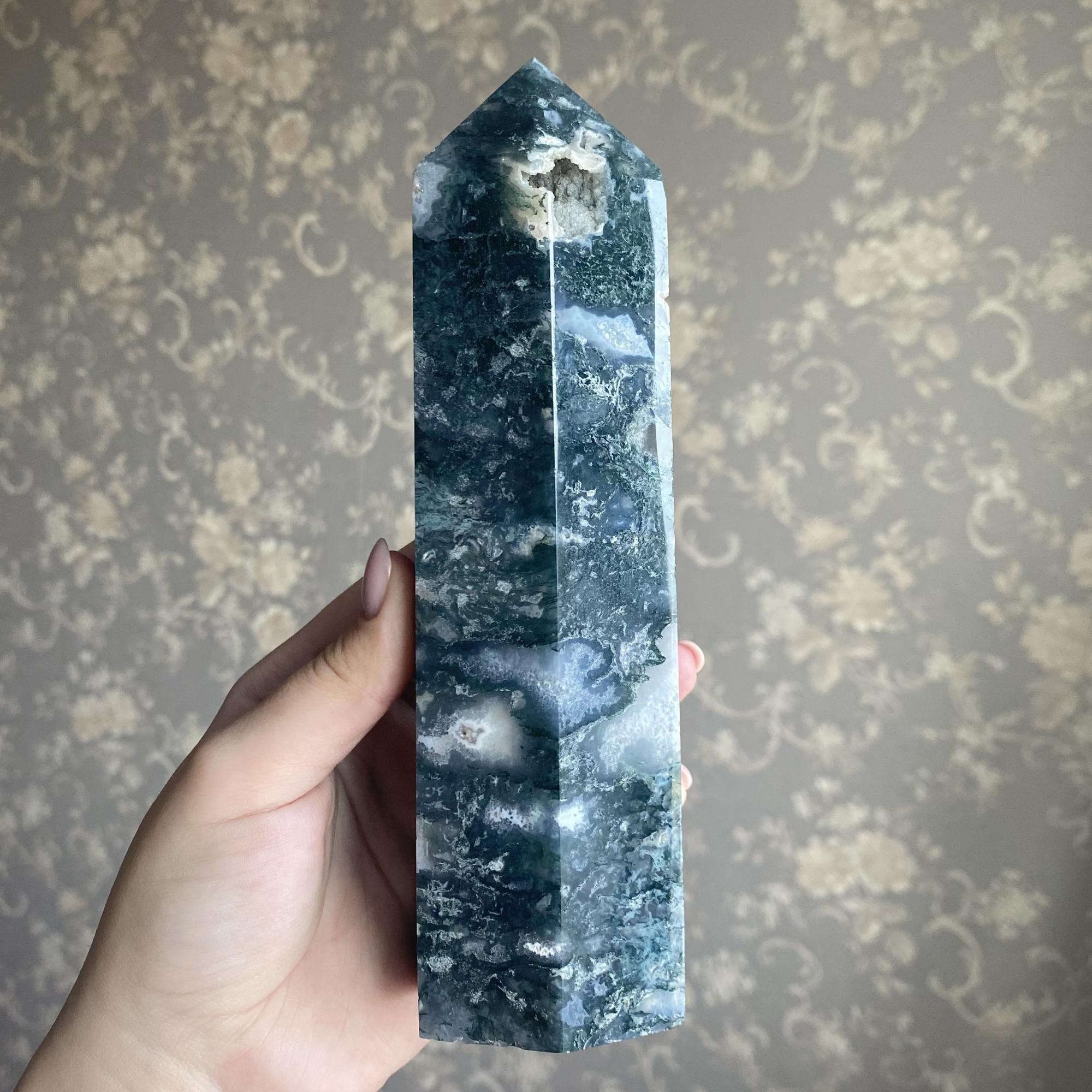 Гигантский кристалл из мохового агата