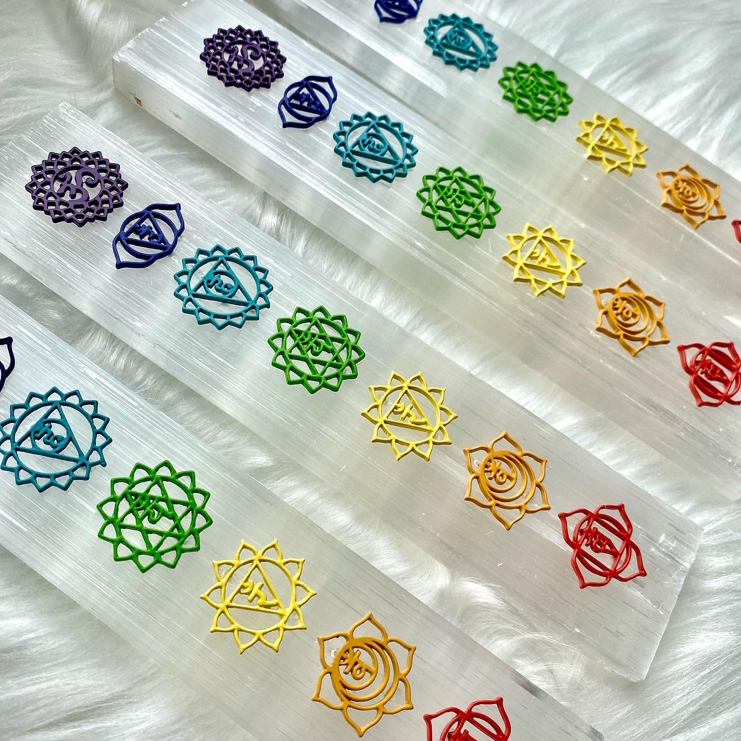 Палочки из селенита с чакрами