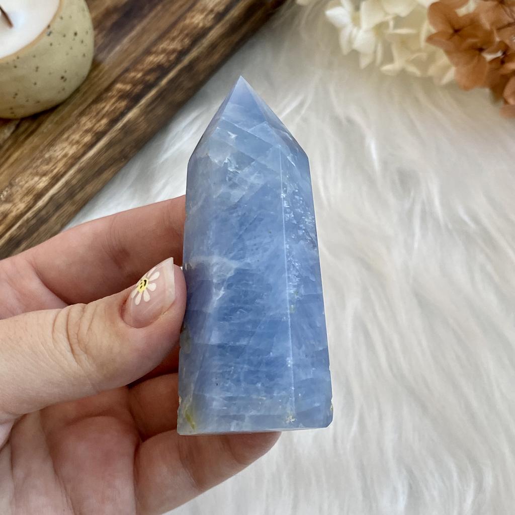 Кристалл из голубого кальцита