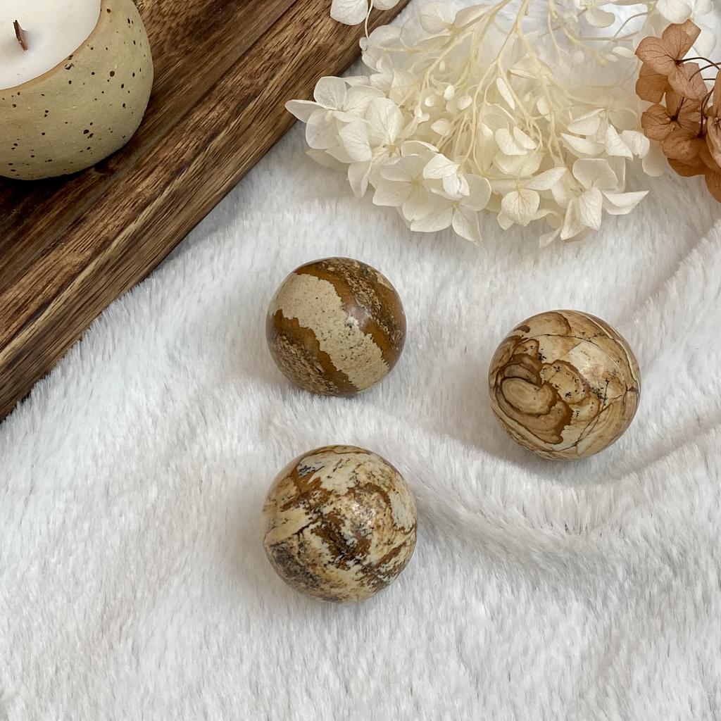 Шарик из песочной яшмы