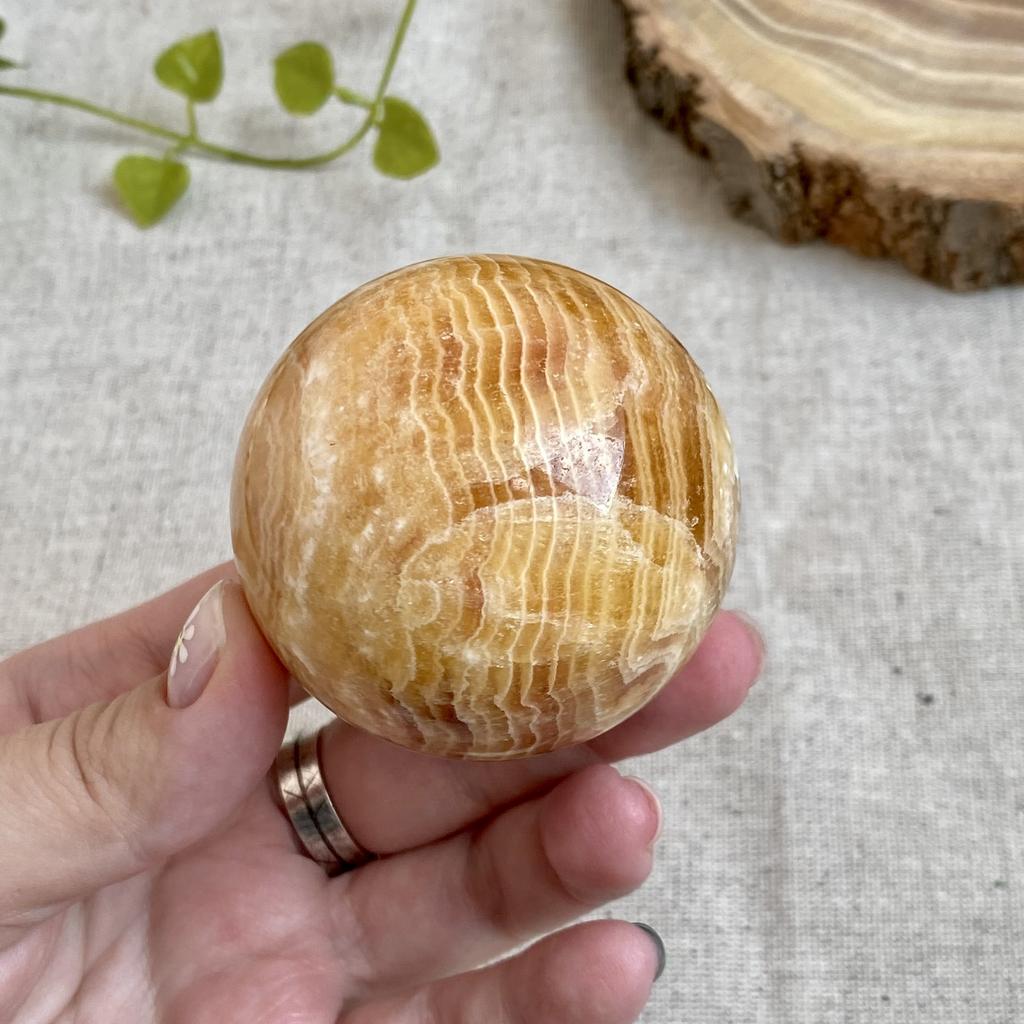 Шар из желтого кальцита (L)
