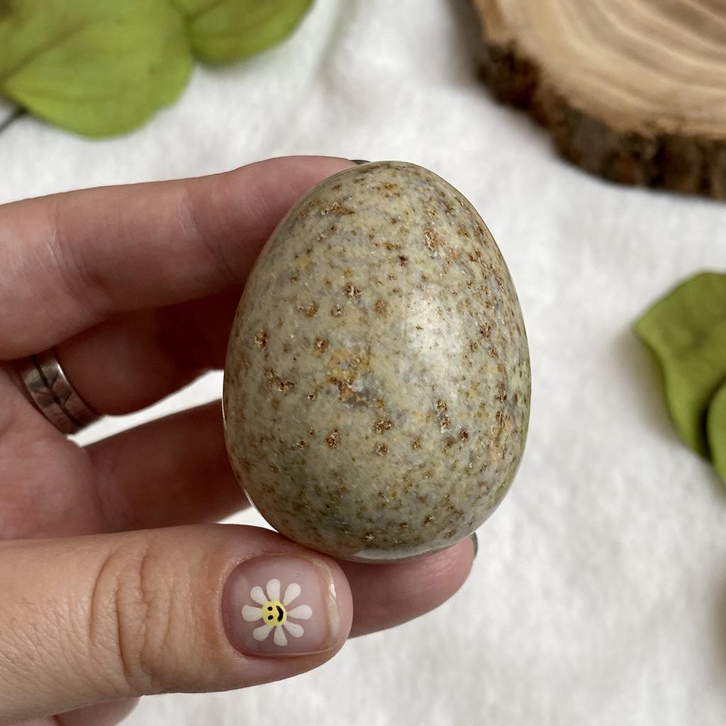 Яйцо из гранатового скарна