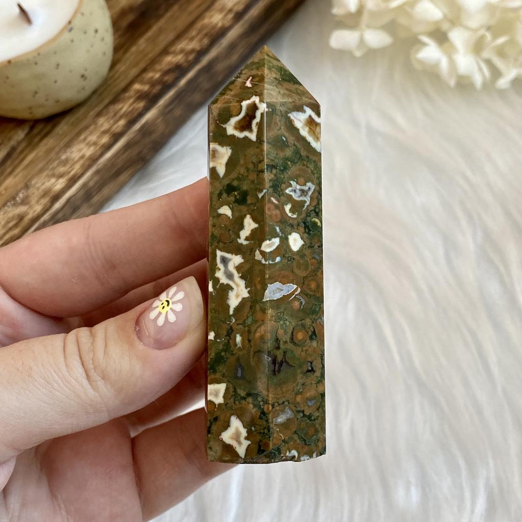 Кристалл из риолита