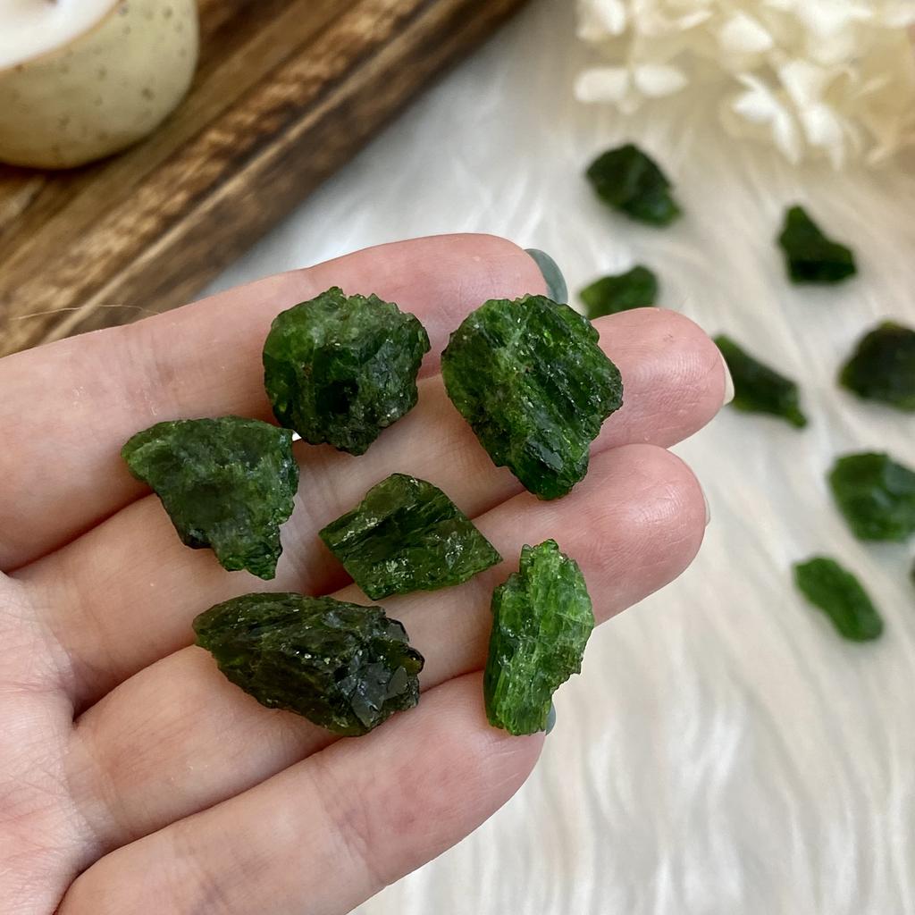 Хромдиопсид (якутский изумруд)