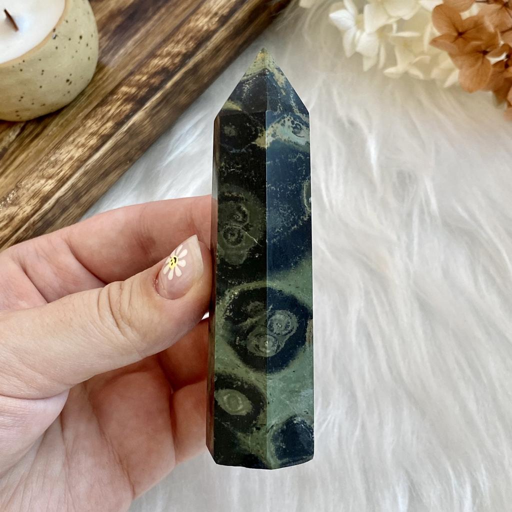 Кристалл из яшмы кабамбы L