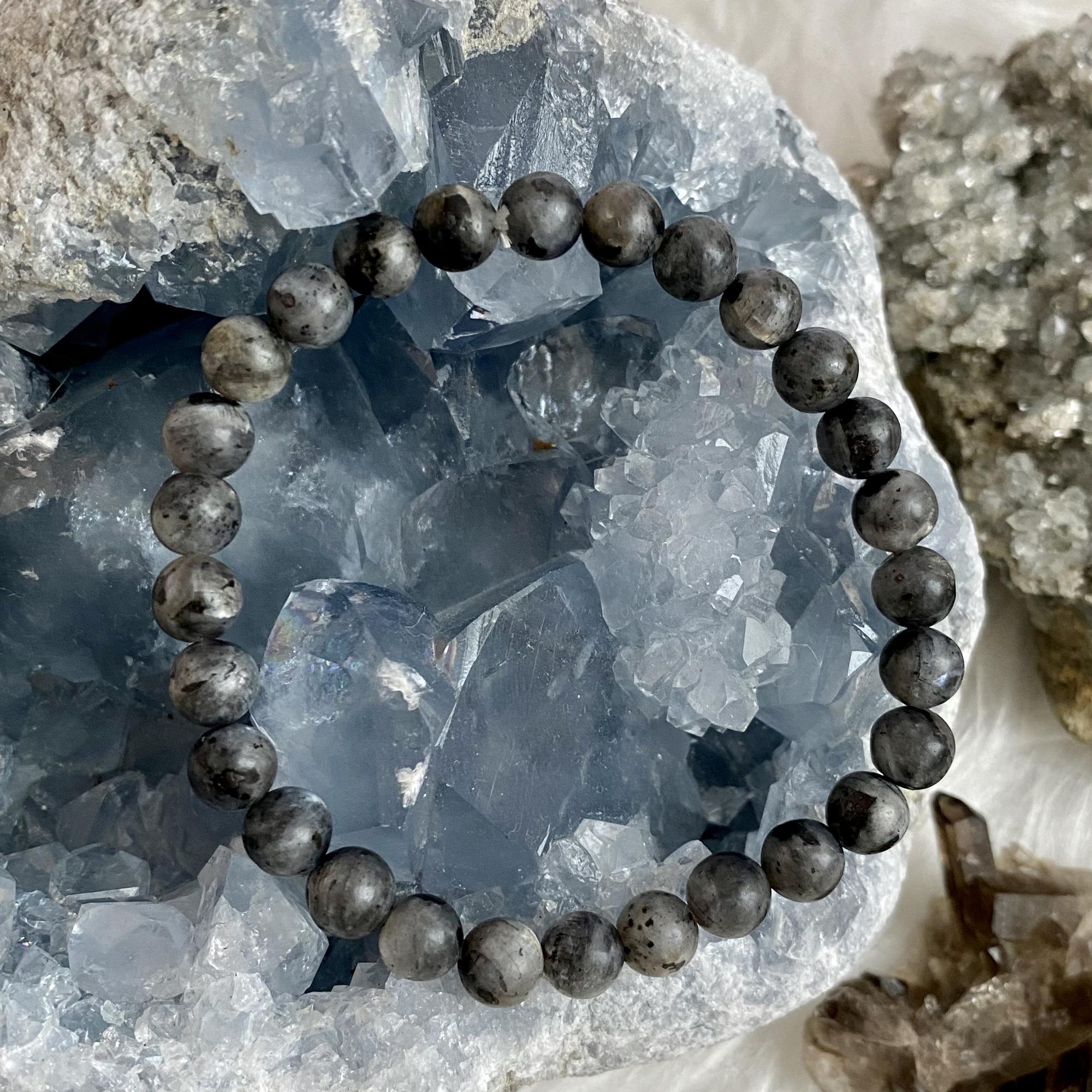 Браслет из лаврикита