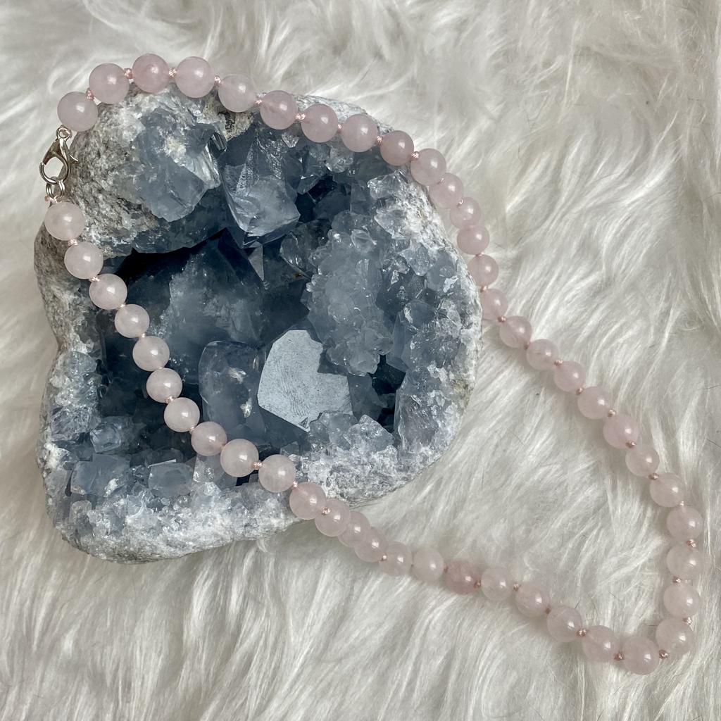 Бусы из розового кварца