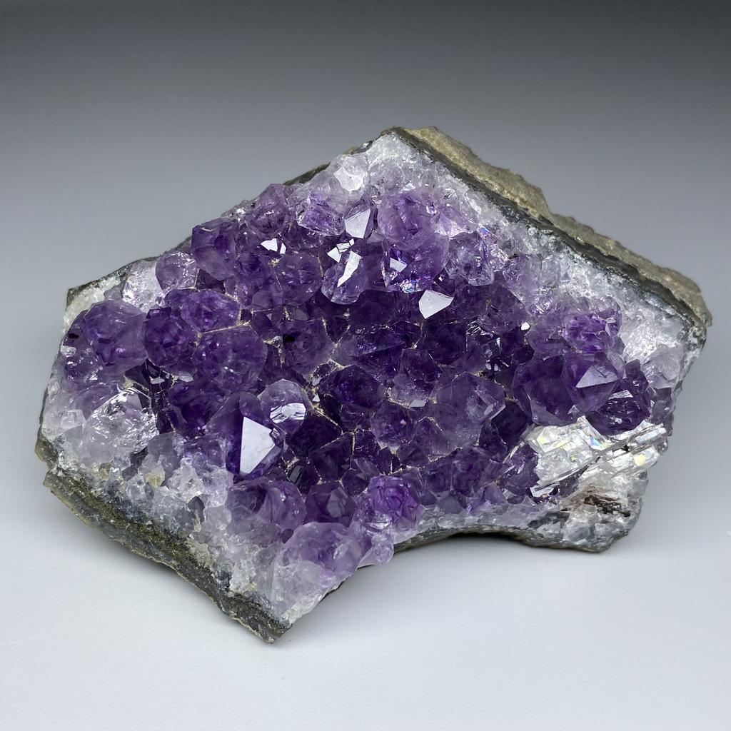 Друза аметиста с гипсом