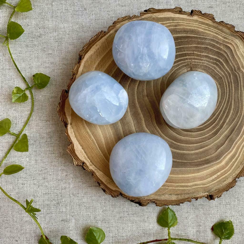 Галька из голубого кальцита (L)