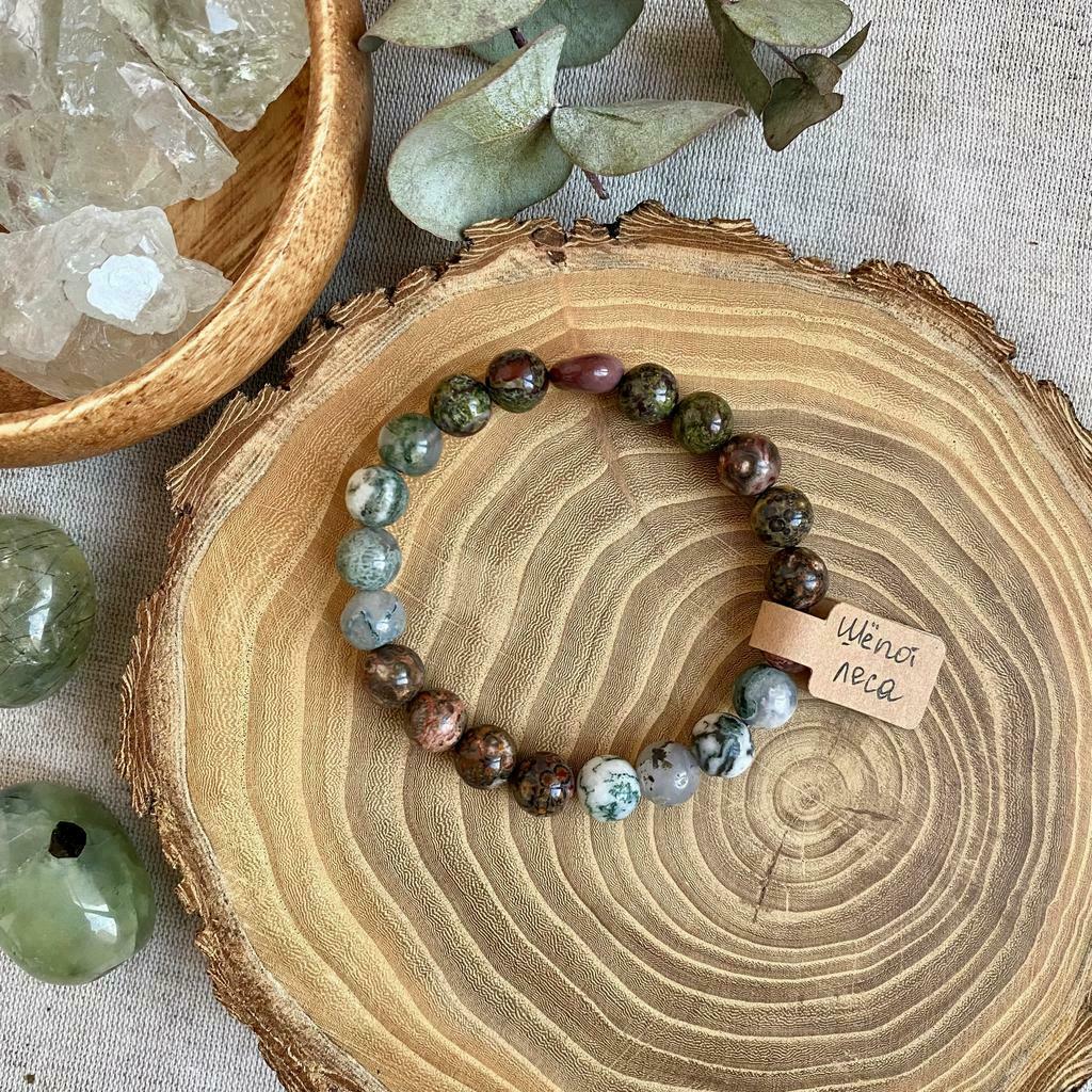 Шёпот леса <моховой агат  · яшма "кровь дракона" · яшма леопардовая · мукаит>