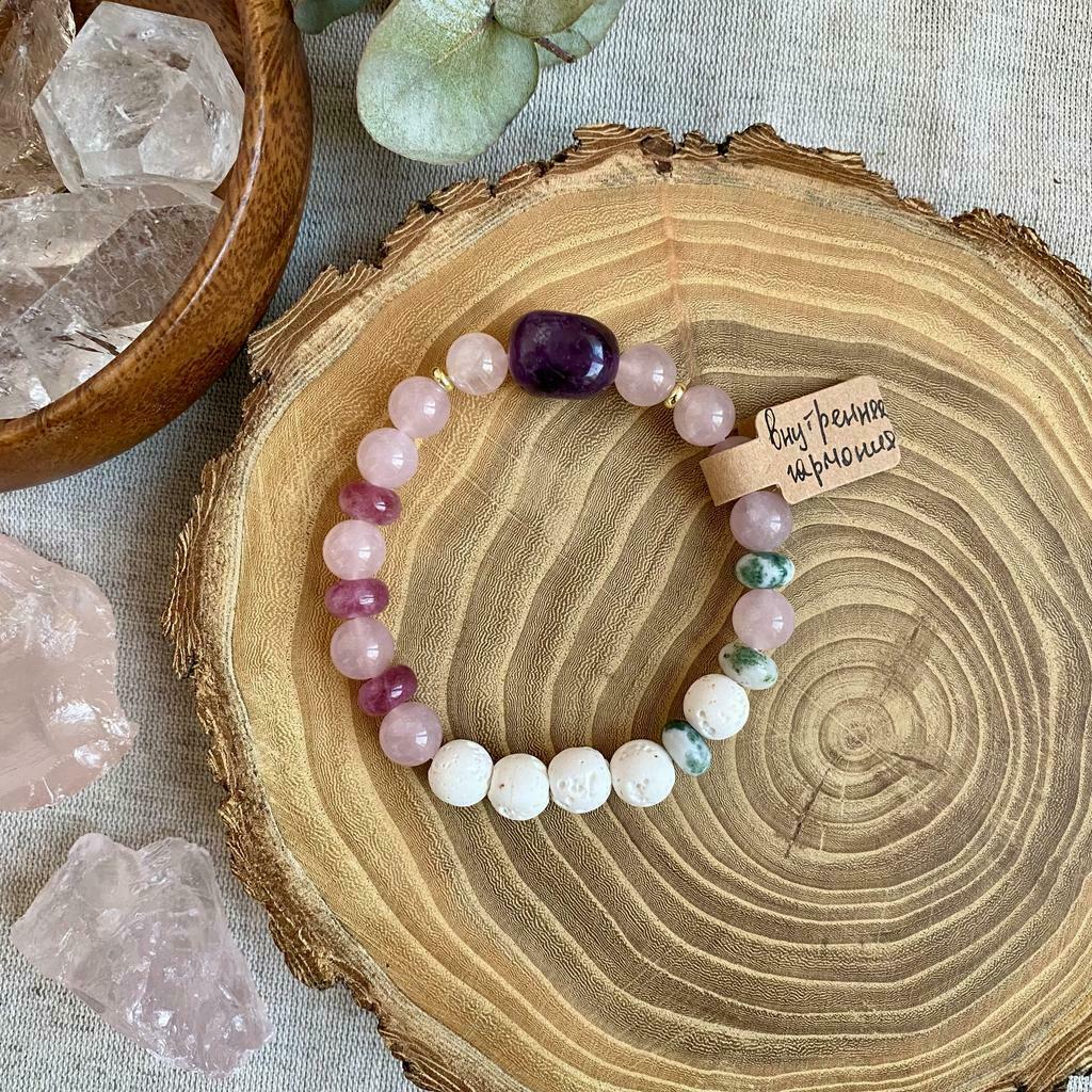 Внутренняя гармония <розовый и клубничный кварц · аметист · моховой агат · лава · золото>