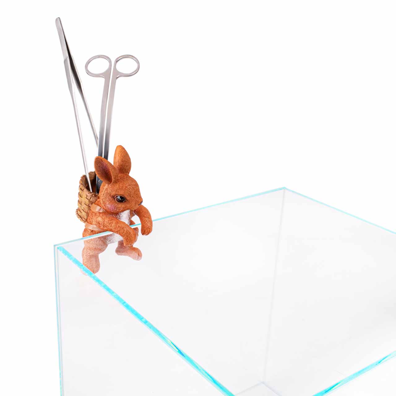 Украшение для аквариума MASHA BLOOM Кролик рыжий с корзинкой