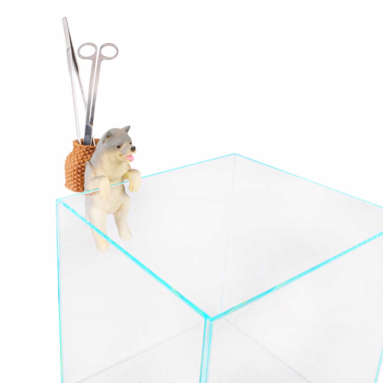 Украшение для аквариума MASHA BLOOM Пёсик серый с корзинкой