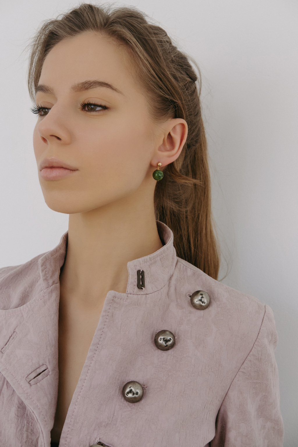 Серьги Sphere gold из зеленого нефрита