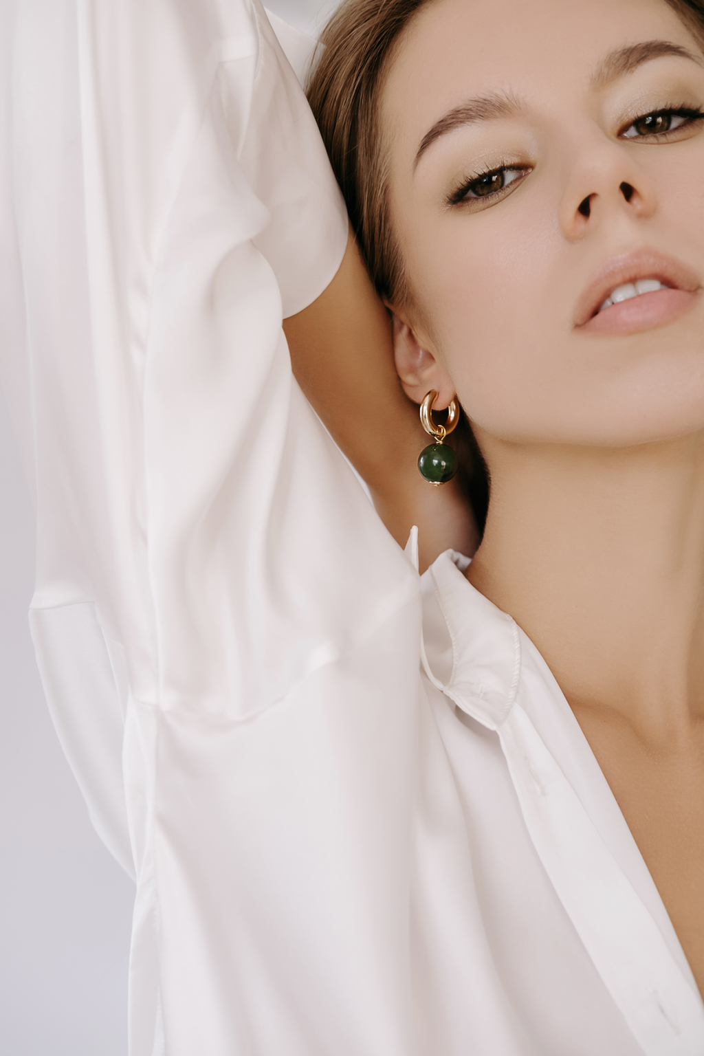 Серьги Trio gold из зеленого нефрита