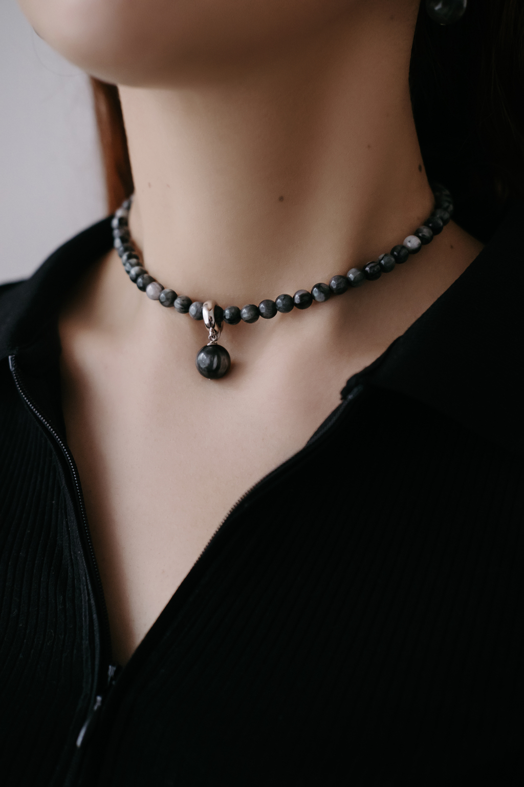 Чокер из соколиного глаза