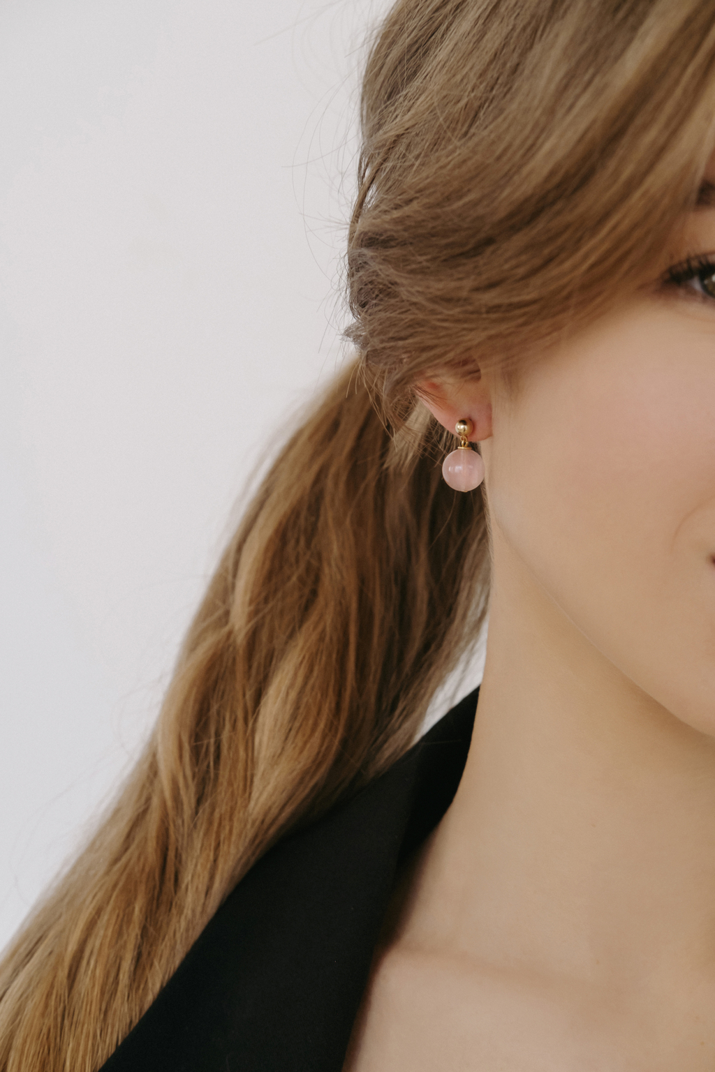 Серьги Sphere gold из розового кварца