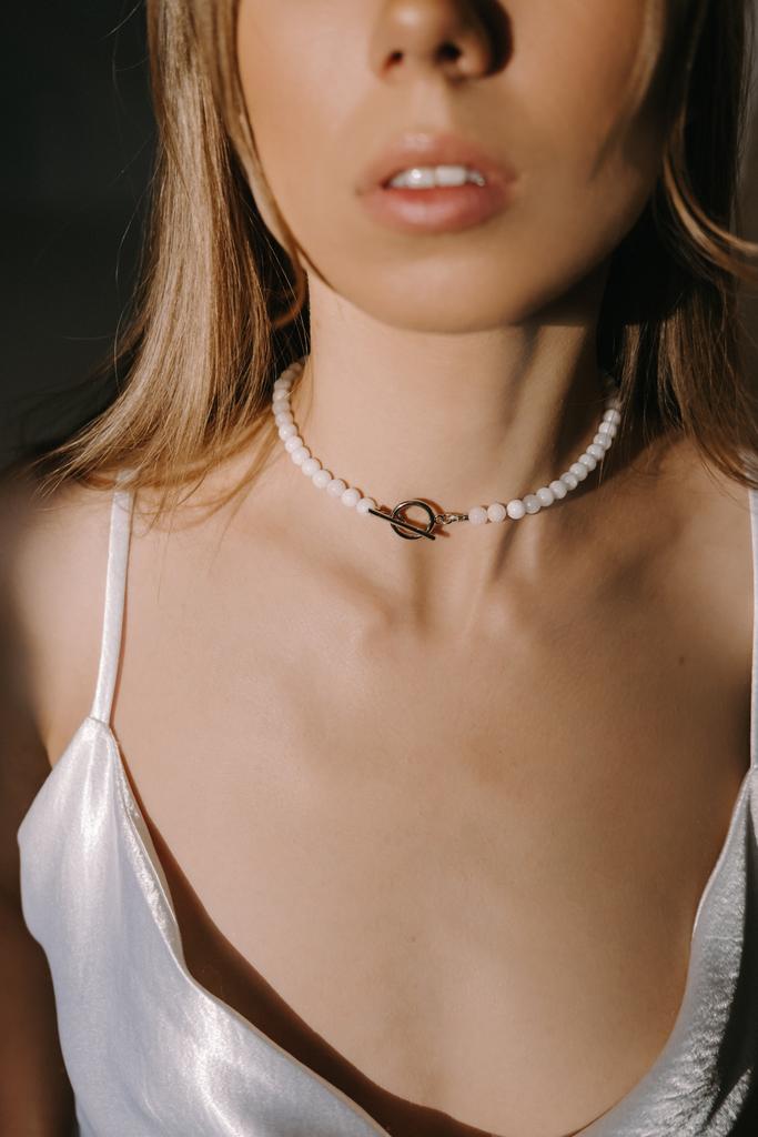 Чокер из беломорита с круглой застежкой