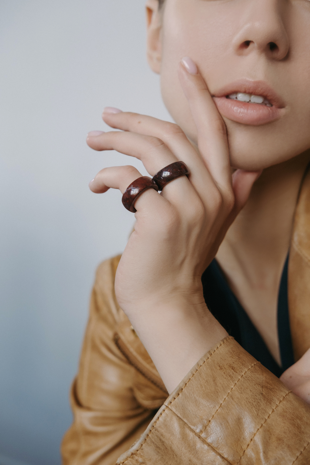 Кольцо из уральской яшмы