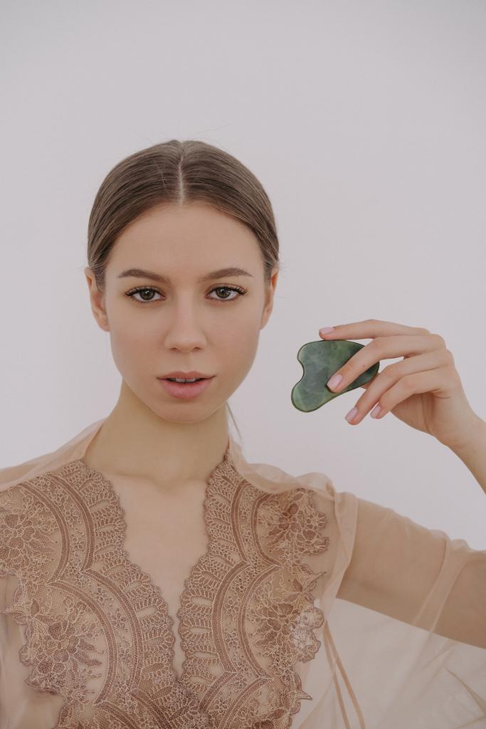 Гуаша из зеленого нефрита