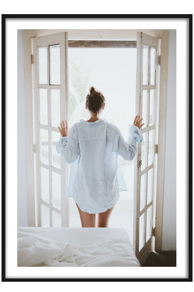 Постер  Девушка у окна