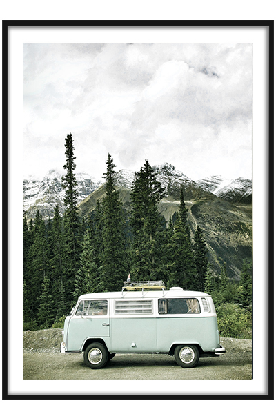 Постер Автобус в лесу