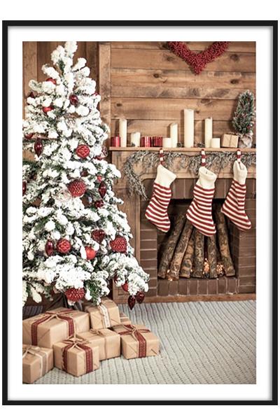 Постер НОСКИ НАД КАМИНОМ