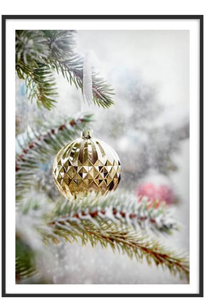 Постер  НОВОГОДНИЙ ШАР НА ЁЛКЕ