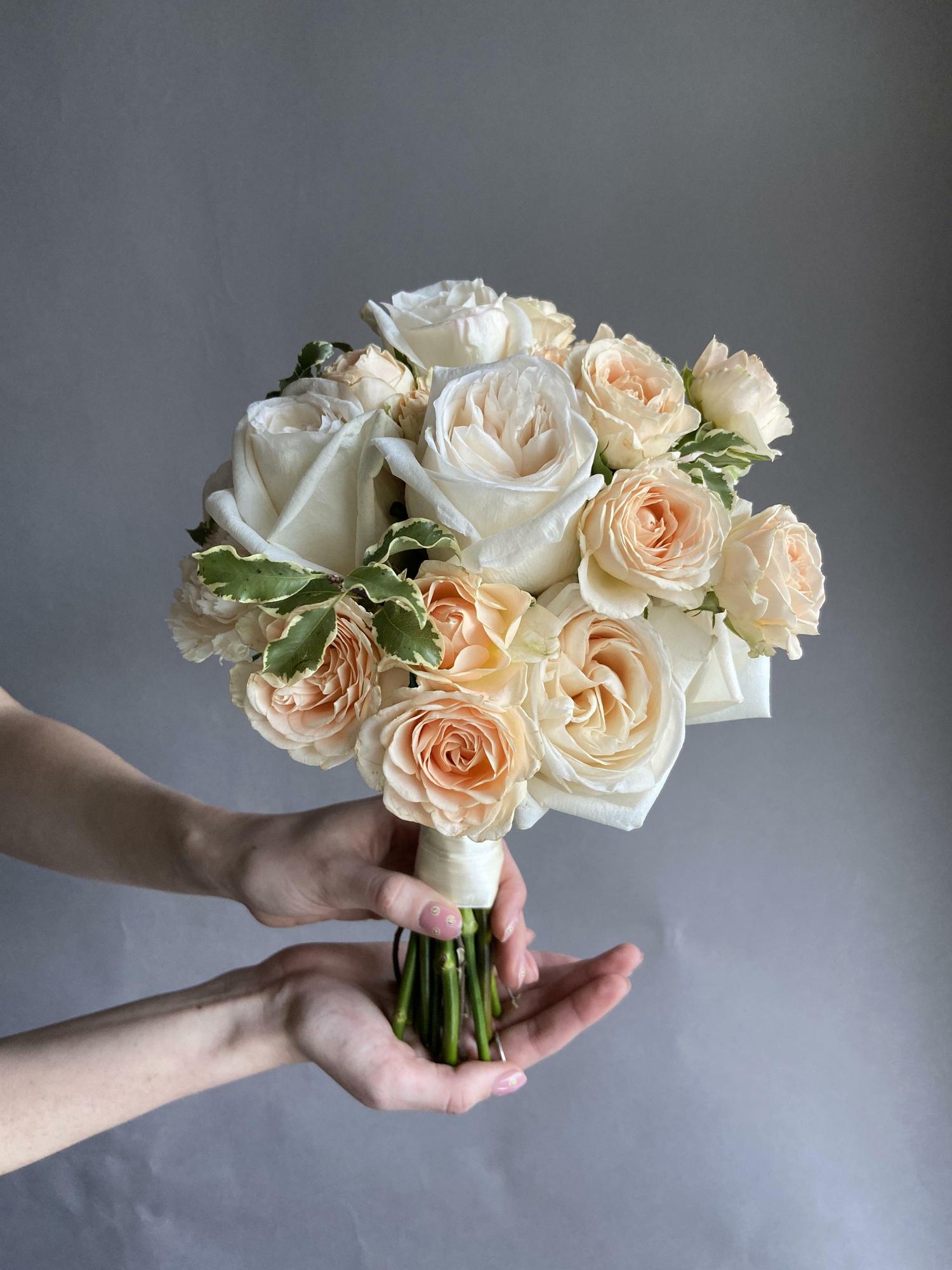 Букет невесты в персиковом цвете