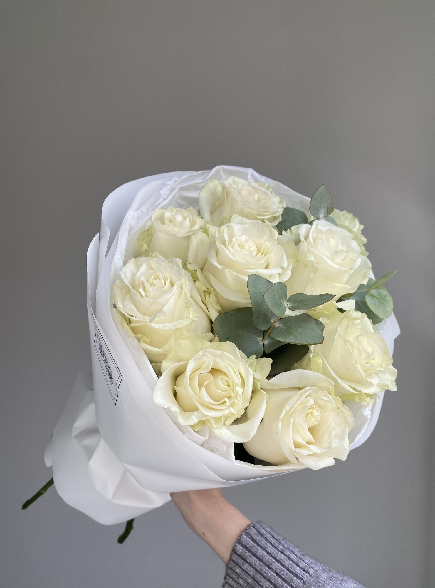 Букет с  розой и эвкалиптом